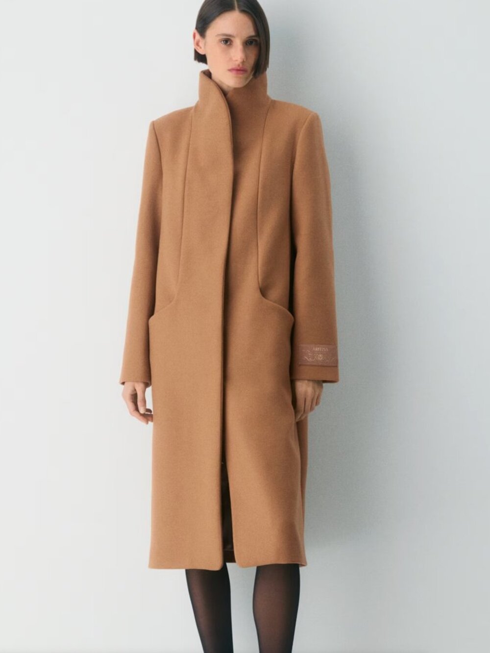Aritzia Cocoon Long Coat, Tan color size S lightly worn